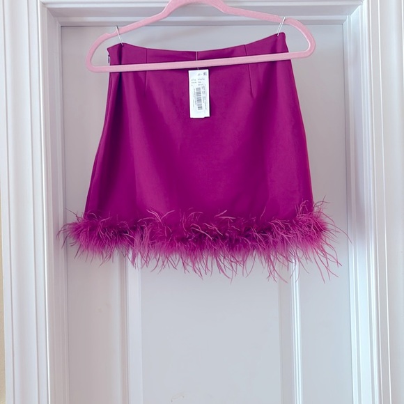 HYFVE SHORT FLIRTY FUN SKIRT  SIZE M FEATHERED  BOTTOM SIDE ZIPPED NWT - Picture 6 of 15